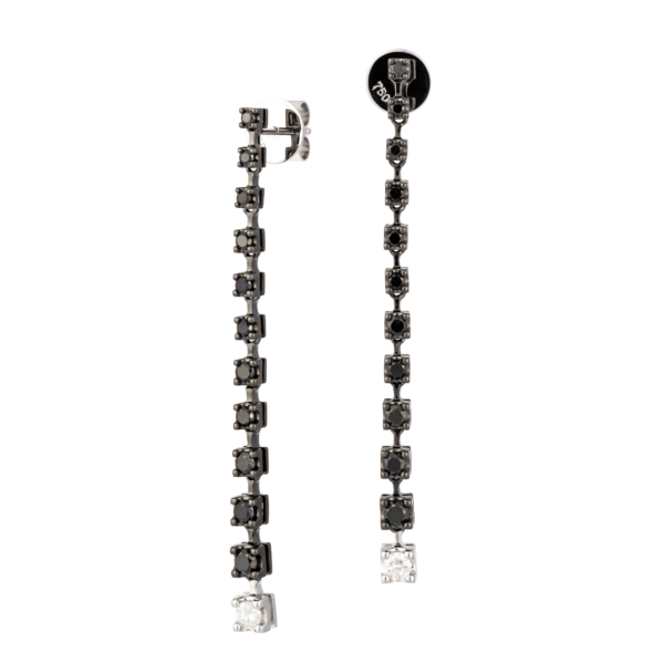 18kt white gold / white & black diamond earrings